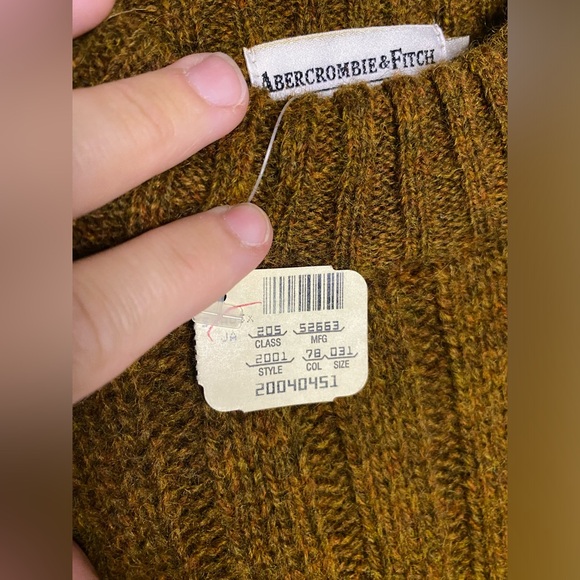 Abercrombie & Fitch Vintage NEW with tag wool sweater; has hole size small - Picture 9 of 14